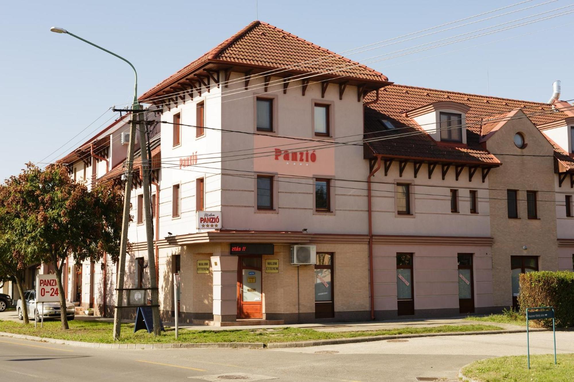 Malom Panzio Bed & Breakfast Kiskunfélegyháza Exterior foto