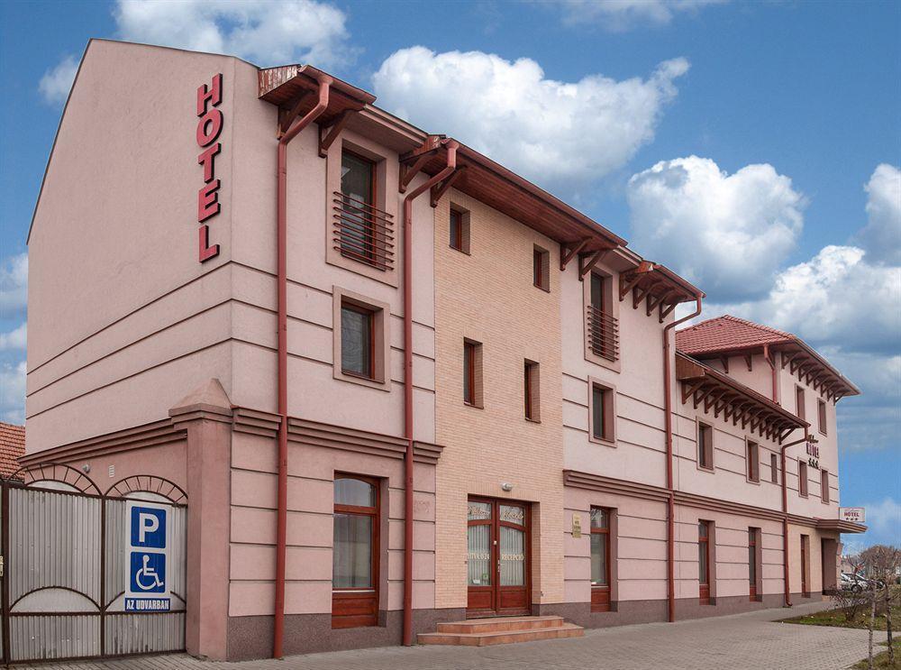Malom Panzio Bed & Breakfast Kiskunfélegyháza Exterior foto