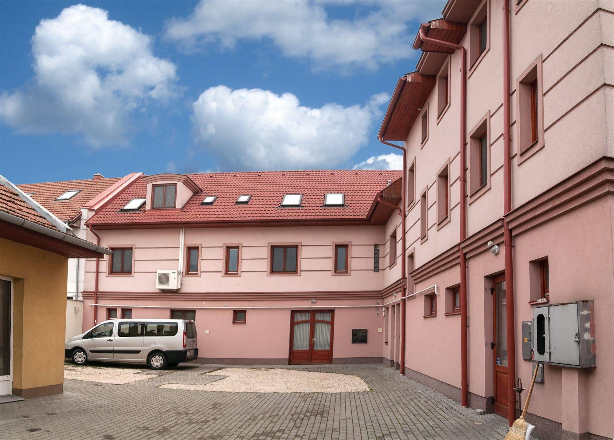 Malom Panzio Bed & Breakfast Kiskunfélegyháza Exterior foto