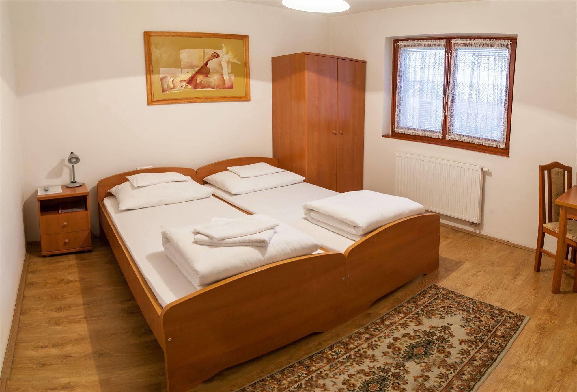 Malom Panzio Bed & Breakfast Kiskunfélegyháza Exterior foto