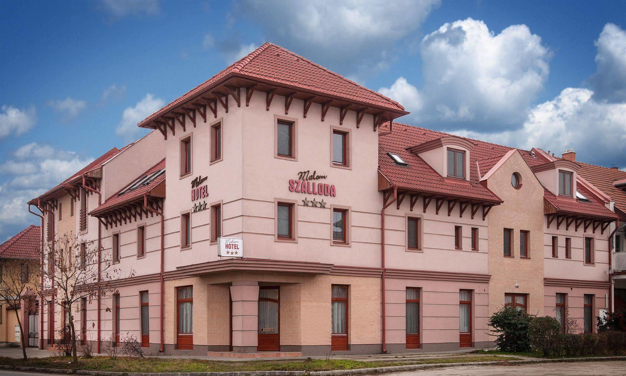 Malom Panzio Bed & Breakfast Kiskunfélegyháza Exterior foto